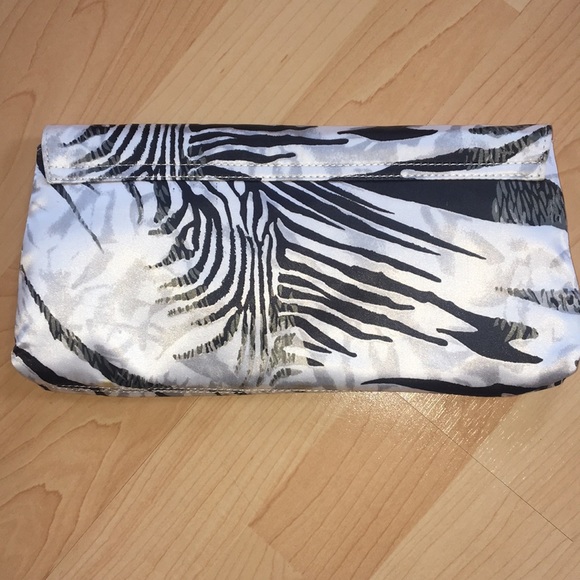 Guess Clutch - Picture 4 of 4